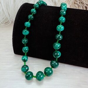 Vintage Green Malachite Heavy Cold graduating size Beaded Necklace